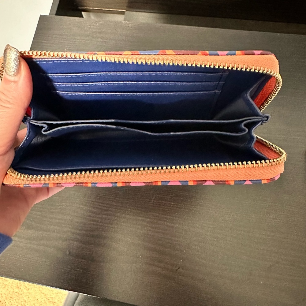 Geometric Pattern Wristlet Wallet - Picture 2 of 2